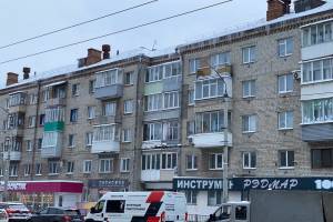 В Брянске с пятиэтажки по улице Ульянова нависла смертельная опасность