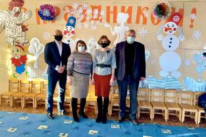 Брянский депутат Патов поздравил воспитанников мглинских детских садов с Новым годом