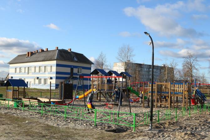 В поселке Большое Полпино по инициативе жителей появилась детская площадка