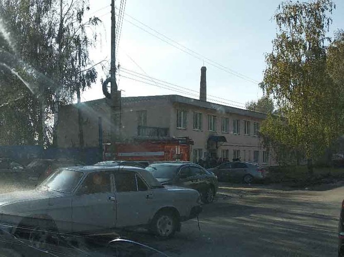 В Брянске на улице Щукина загорелся склад