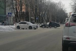 В Брянске на Куйбышева легковушка попала в ДТП