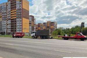 В Брянске 45-летний мотоциклист врезался в припаркованный грузовик и погиб