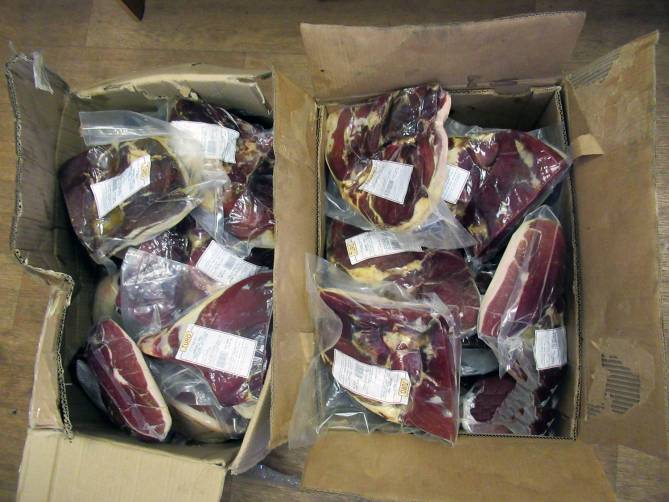 В Брянске уничтожили 65 кг санкционной вяленой свинины