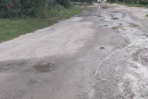 В брянском посёлке Локоть по разбитым дорогам утекают деньги