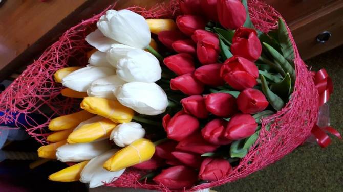 В Клинцах на 8 Марта в кафе у женщины украли подаренные цветы