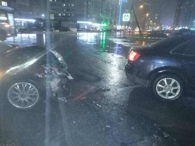 В Брянске на Горбатова водитель Mazda сломал позвоночник 17-летней девушке