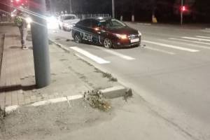 В Брянске такси Uber попало в аварию возле ТРЦ «Мельница»