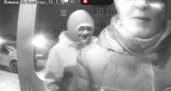 В Брянске уголовник с кирпичом напал на женщину в подъезде