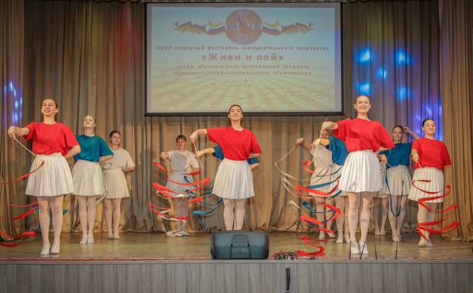 В Брянске прошёл студенческий фестиваль «Живи и пой»