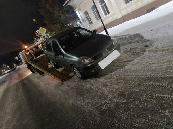 По Трубчевску раскатывал пьяный 47-летний водитель Renault