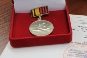Брянских поисковиков наградили медалями за установление имён погибших
