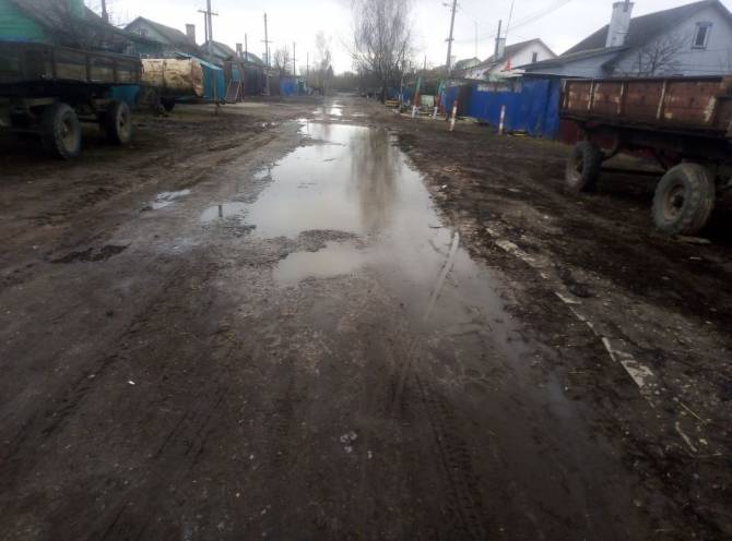 Суд обязал чиновников отремонтировать убитые дороги в почепском селе Милечь