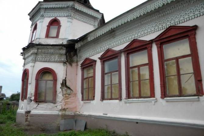 Московской владелице старинного брянского особняка выписали штраф за его спасение