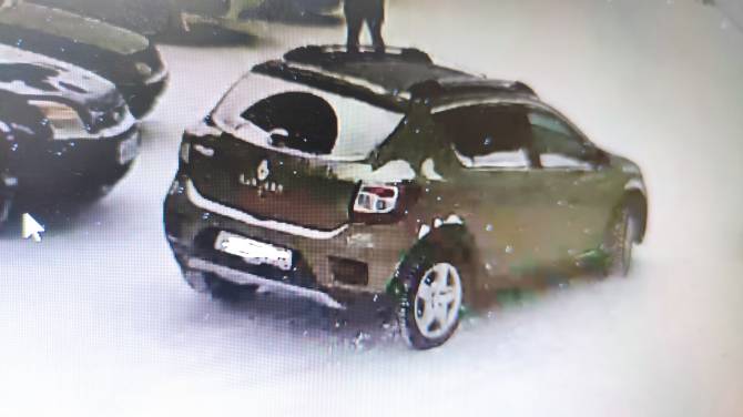 В Новозыбкове водитель Renault Sandero скрылся с места ДТП