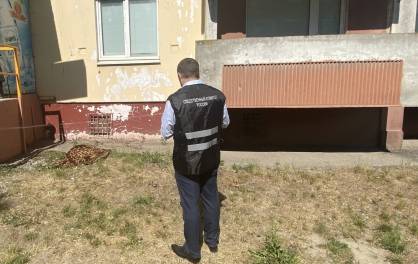 В Брянске по факту падения 7-летней девочки из окна 9-го этажа завели уголовное дело