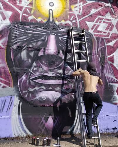 В Брянске стены на бульваре Щорса украсили граффити  
