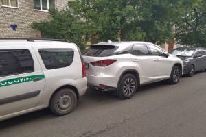 В Брянске приставы заблокировали «Lexus» экс-чиновницы Цыганок