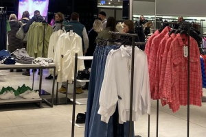 Брянцы перед закрытием побежали скупать одежду в магазин Zara