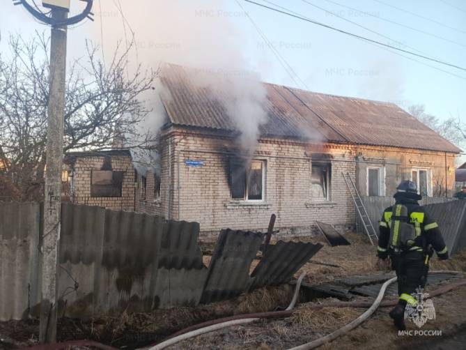 В брянском поселке Чайковичи при пожаре в жилом доме погиб мужчина
