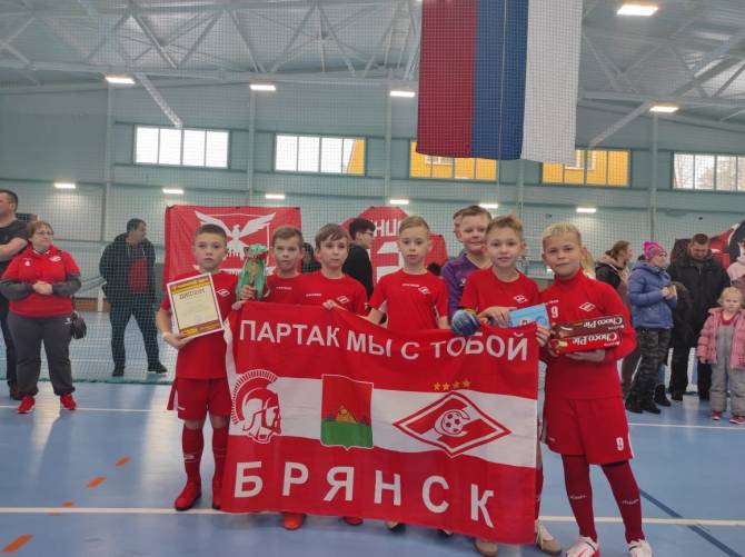 Юные брянские футболисты «Спартака» победили на турнире в Смоленске