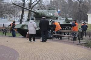 Богатым брянцам предложили выкупить танк Т-34 в сквере Морозова