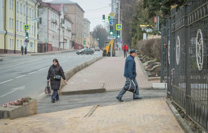 В Брянске на улице Горького появились удобные тротуары