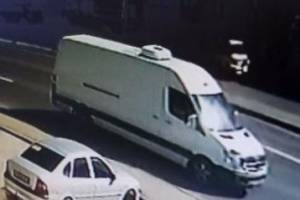 В Брянске ищут скрывшегося с места ДТП водителя белого Мерседеса без номеров