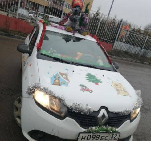 В Брянске таксисты создают пассажирам новогоднее настроение