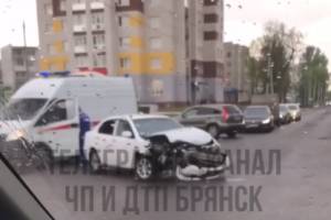 В Брянске на Ново-Советской разбились две легковушки