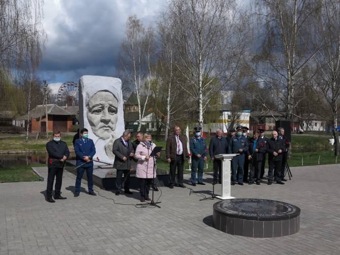 В Новозыбкове открыли памятный знак ликвидаторам чернобыльской аварии