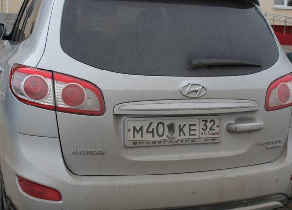 Автомобиль руководителя Дятьково с пацанской надписью сняли на фото