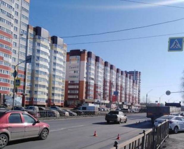 В Брянске водитель «КамАЗ» сбил на переходе 18-летнюю девушку
