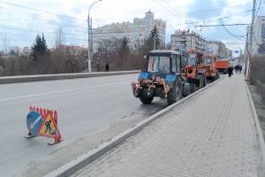 В Брянске началась активная уборка песка с дорог