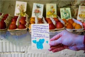 В Карачеве для военных собрали куличи и пасхальные яйца
