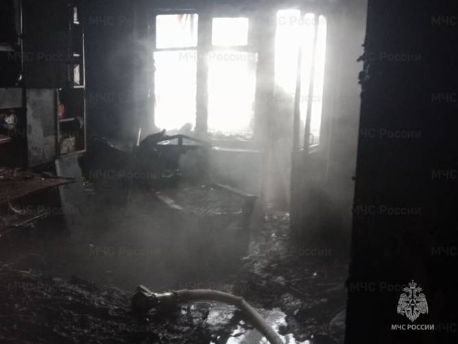 В Брянске во время пожара в квартире пятиэтажки погибла женщина 