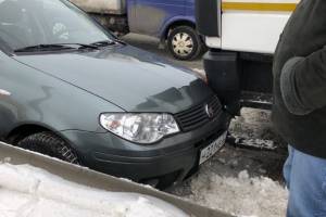 В Брянске столкнулись легковой Fiat и грузовик