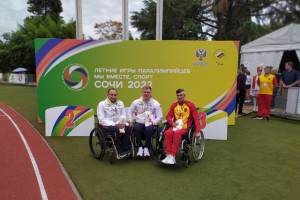 Брянские паралимпийцы завоевали два серебра на турнире в Сочи