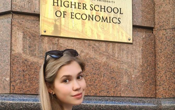 Брянская певица Анастасия Гладилина поступила в Высшую школу экономики