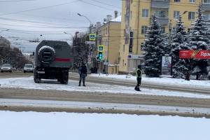 В Брянске на Площади Партизан появились автозаки