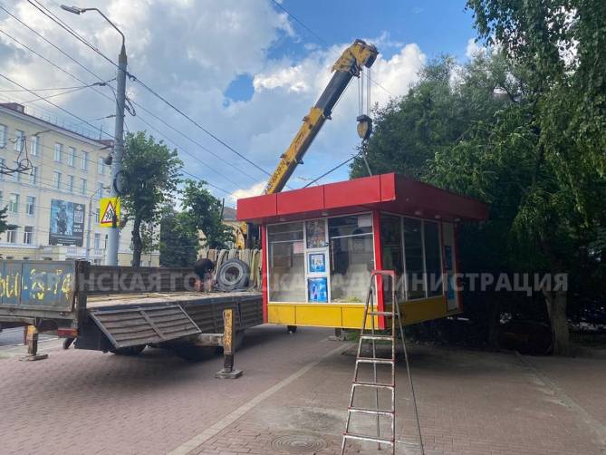 В центре Брянска снесли рассадник фунфыриков возле ТЦ «Родина»