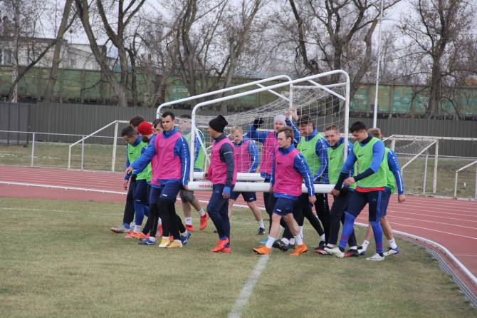 «Динамо-Брянск» перед игрой с «Торпедо» провело тренировку на стадионе «Десна»