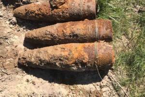 В Жуковке нашли три артиллерийских снаряда