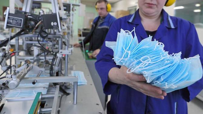 Министр рассказал о планах начать выпуск медицинских масок в Брянске