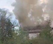 В Брянске на Флотской почти два часа тушили сильный пожар в жилом доме