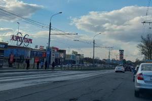 В Брянске убитая дорога вдоль ТРЦ «Аэропарк» снова требует ремонта