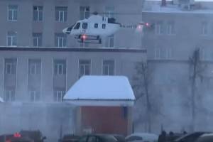 В Брянске сняли на видео посадку медицинского вертолета на территорию больницы
