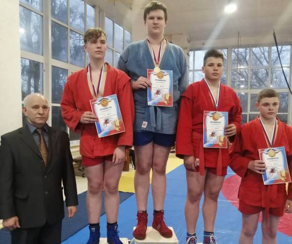 Юные брянские самбисты взяли 20 золотых медалей на первенстве области