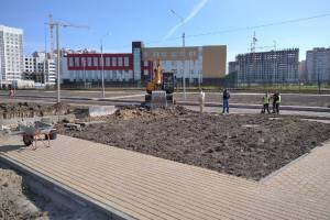 В Брянске изуродовали новые дорогу и тротуар на улице Грибачева