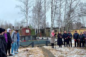 В Брянске у мемориала узникам концлагеря «Дулаг-142» прошли памятные мероприятия