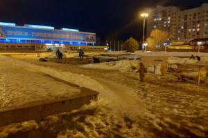 В Брянске на площади Партизан закрыли каток